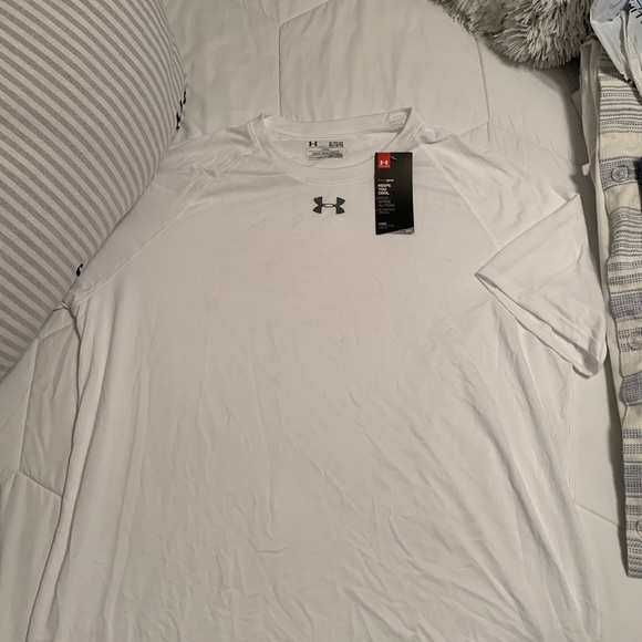 NWT Under Armour Tee - Picture 3 of 4